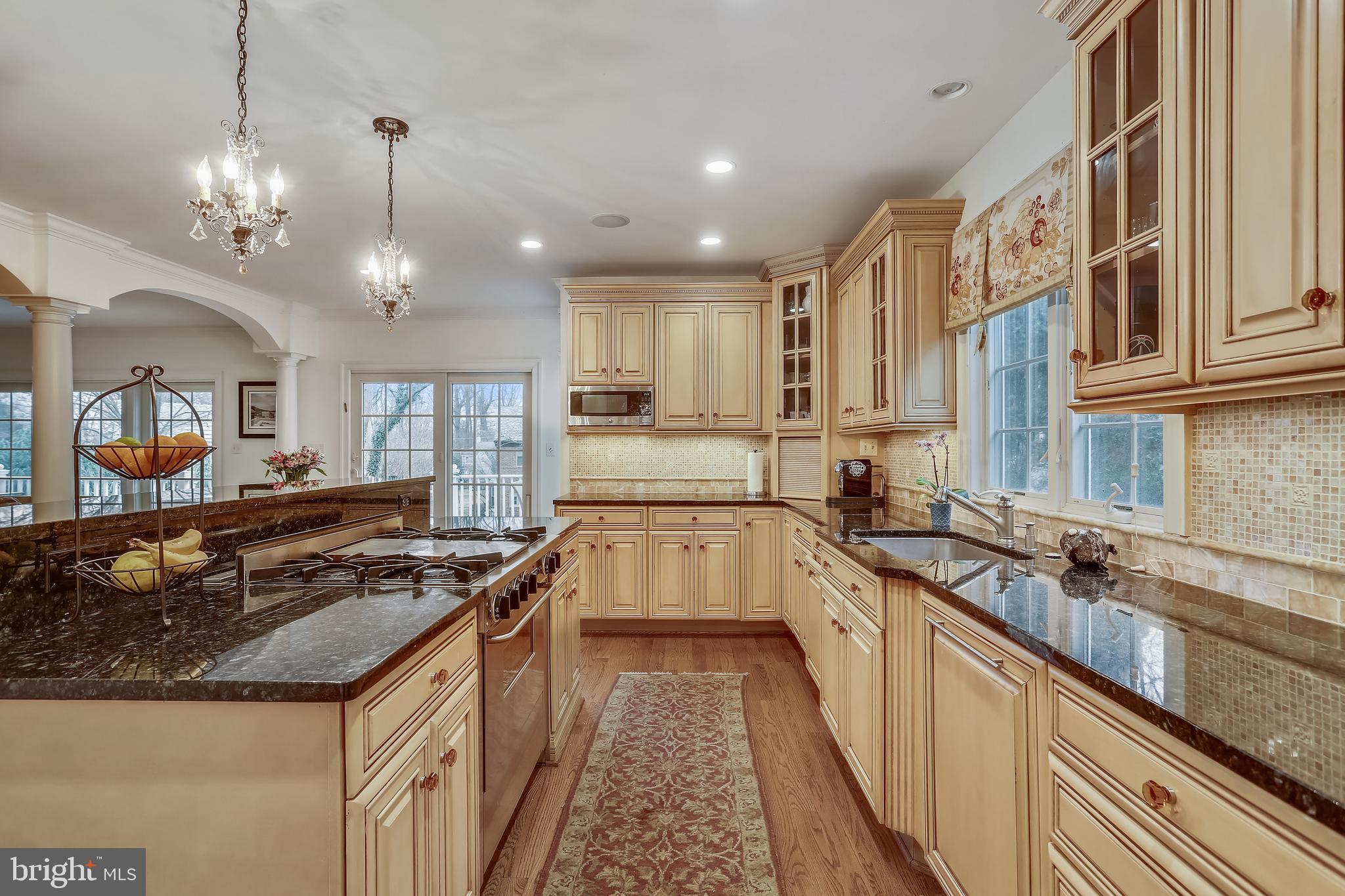 5417 Lambeth Road Bethesda, MD 20814 - Photo 12 of 65 Renovated Top-of-the-Line Chefs Kitchen