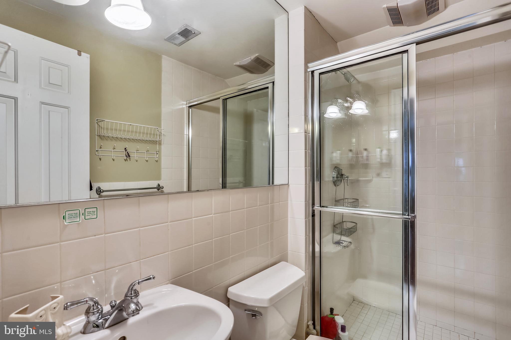 5417 Lambeth Road Bethesda, MD 20814 - Photo 37 of 65 En-Suite Full Bathroom