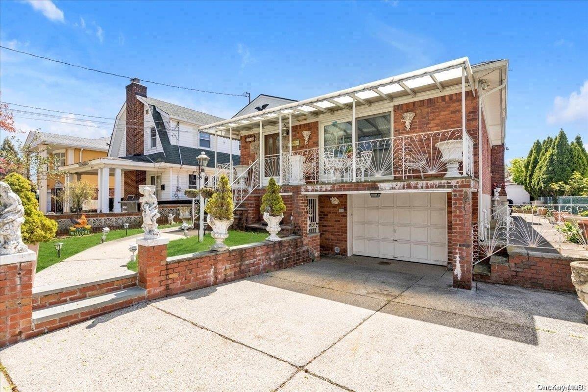 Front View w/private driveway