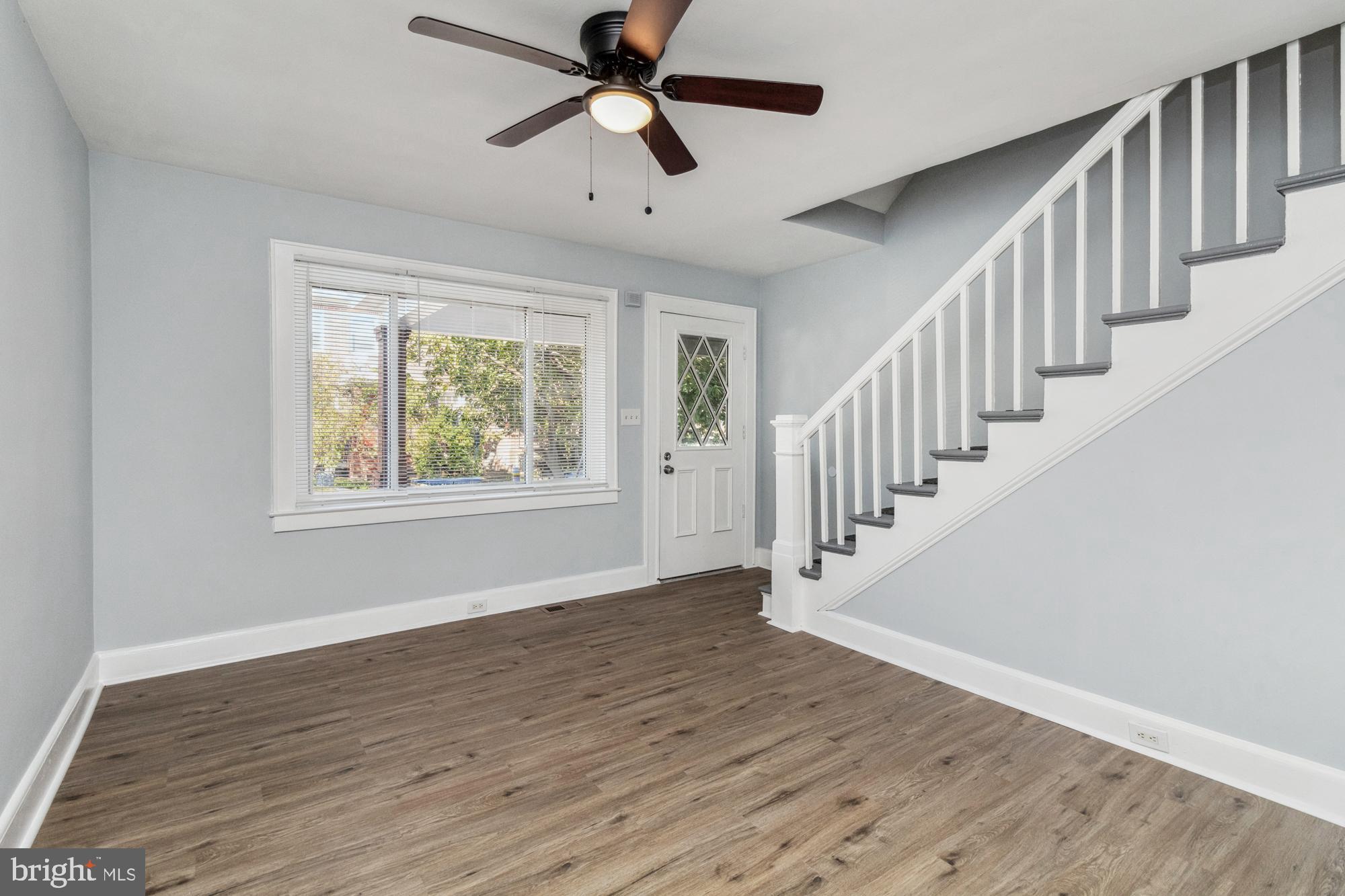 7033 Dunbar Road Baltimore, MD 21222 - Photo 5 of 36 Large Family room