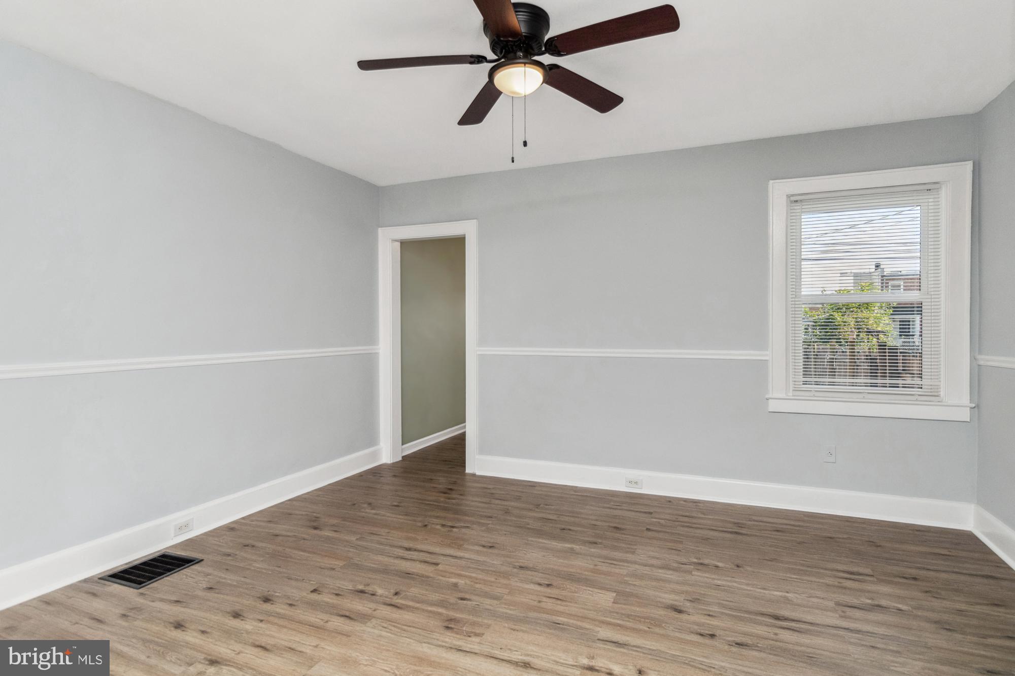 7033 Dunbar Road Baltimore, MD 21222 - Photo 9 of 36 Large Family room