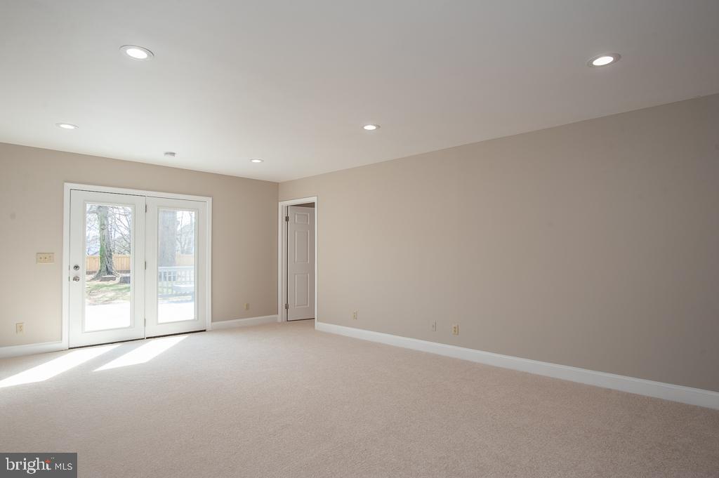 6525 Joyce Road Alexandria, VA 22310 - Photo 15 of 51 a view of an empty room with a window