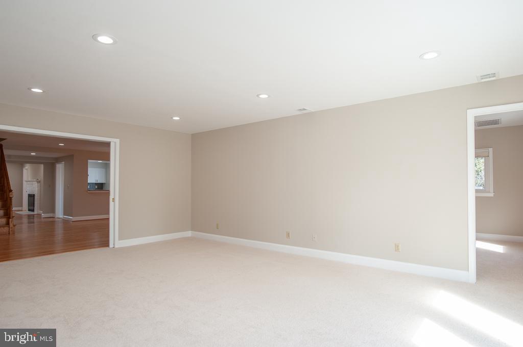 6525 Joyce Road Alexandria, VA 22310 - Photo 17 of 51 an empty room with wooden floor and windows