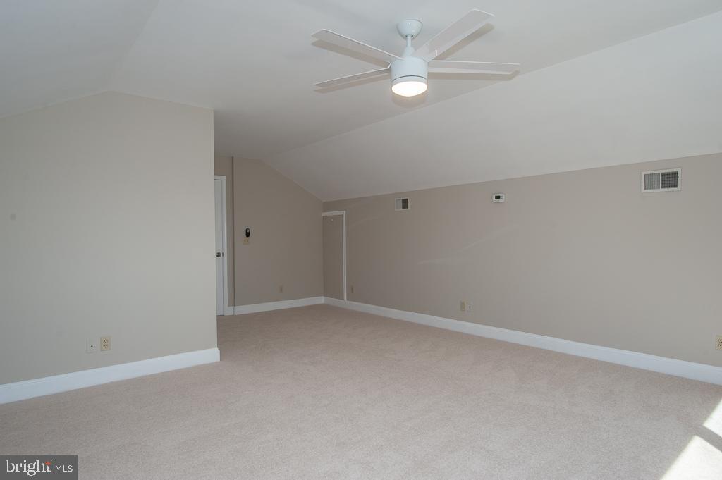 6525 Joyce Road Alexandria, VA 22310 - Photo 20 of 51 an empty room with a fan & a window
