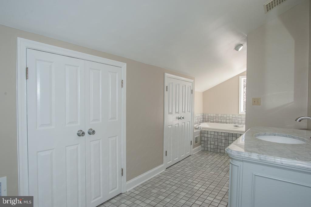 6525 Joyce Road Alexandria, VA 22310 - Photo 24 of 51 a bathroom with a sink toilet and shower
