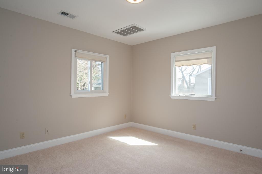 6525 Joyce Road Alexandria, VA 22310 - Photo 34 of 51 an empty room with a window