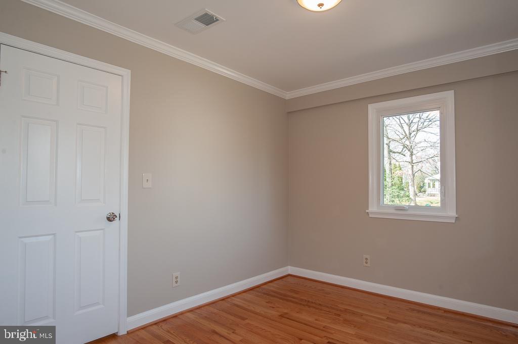 6525 Joyce Road Alexandria, VA 22310 - Photo 40 of 51 an empty room with wooden floor and windows