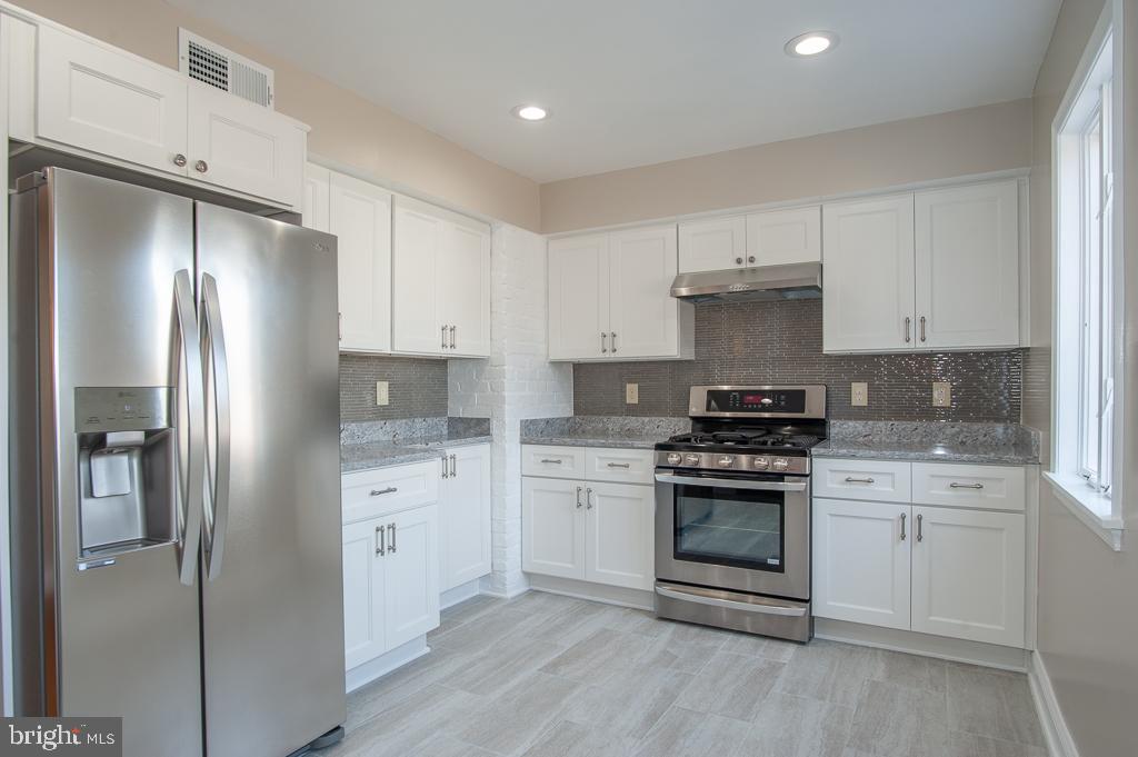 6525 Joyce Road Alexandria, VA 22310 - Photo 7 of 51 a kitchen with stainless steel appliances cabinets a refrigerator and a stove