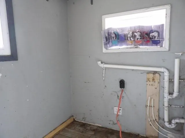 a view of utility room