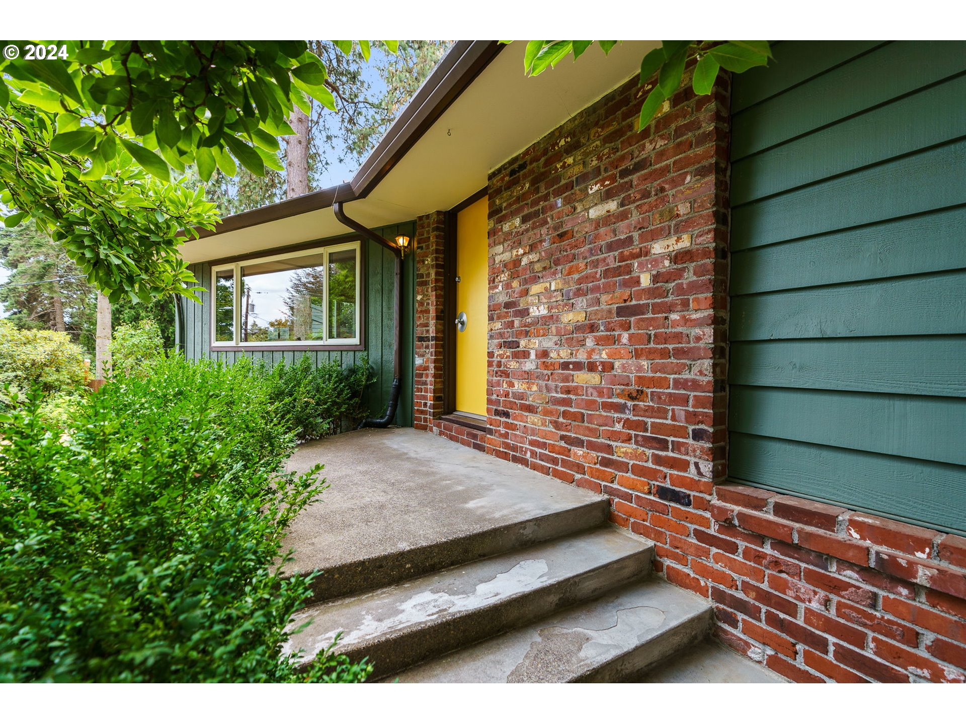 10401 Southwest Lancaster Road Portland, OR 97219 - Photo 1 of 36 Gallery Image 1