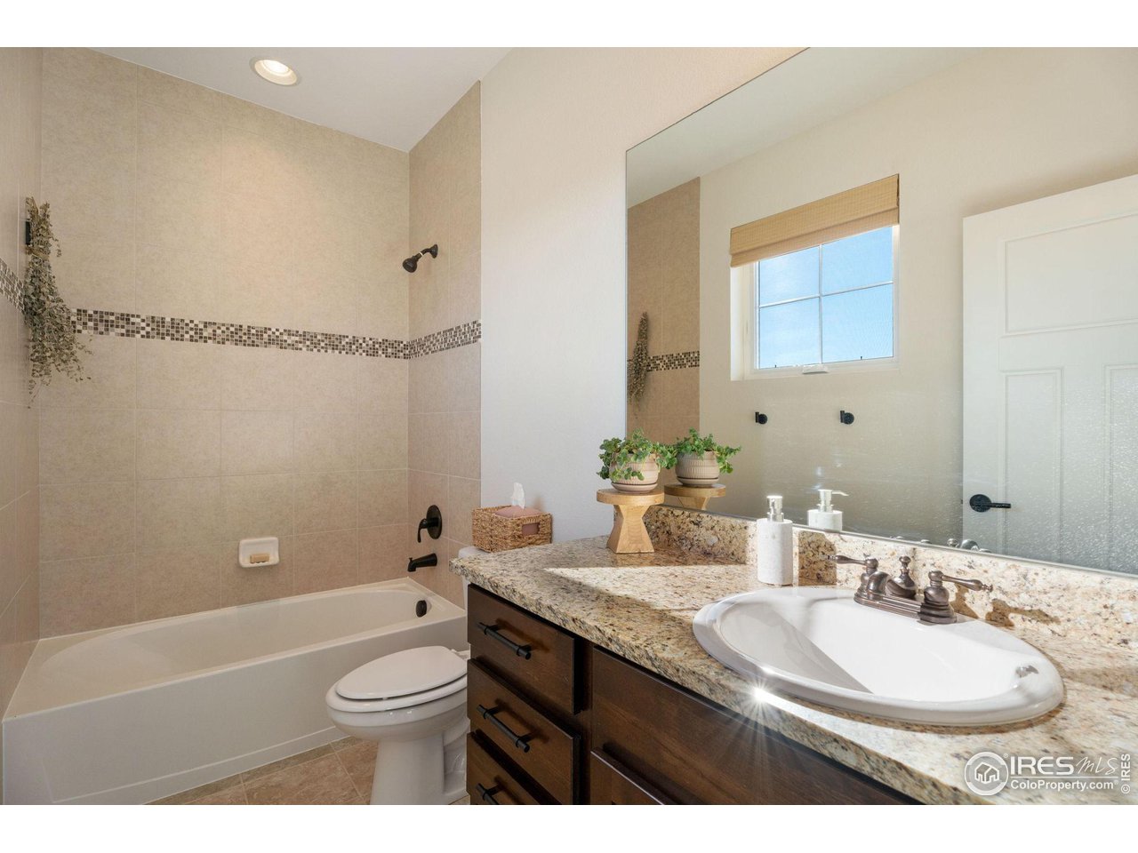 2109 Scarecrow Road Fort Collins, CO 80525 - Photo 18 of 24 Second Primary Bath Tub/Shower Combo