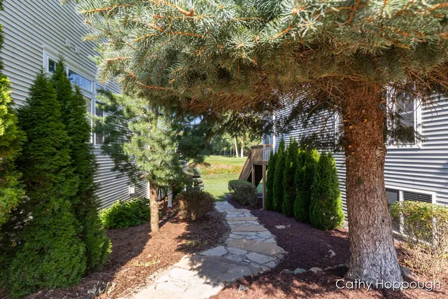 $425,000 | 5162 Hawk Hollow Drive East, Bath, MI 48808