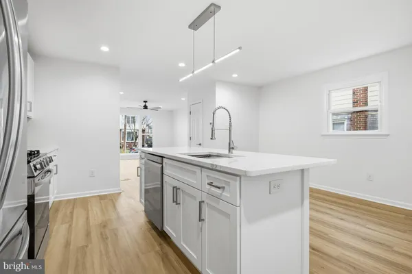 $384,990 | 412 Ohio Avenue, Folsom, PA 19033