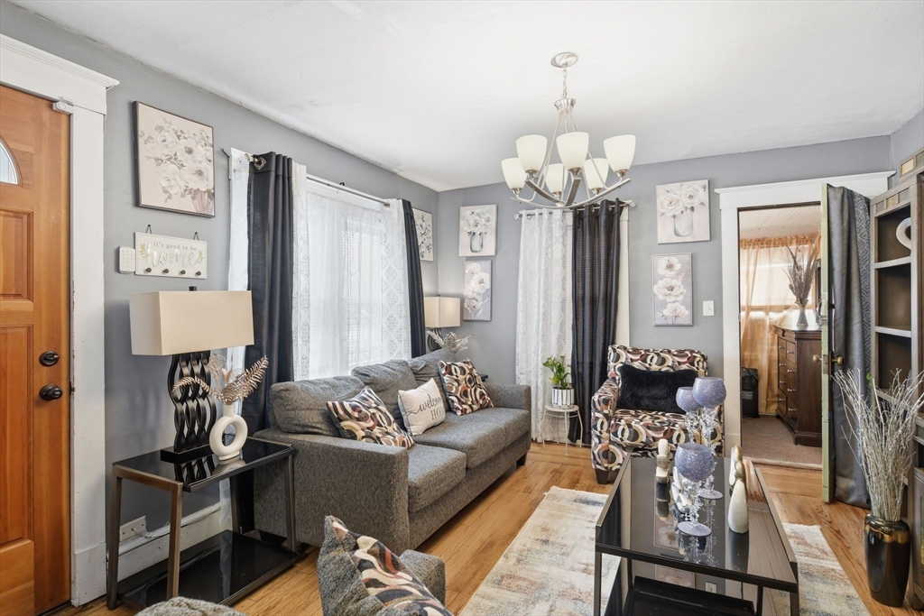 24 Jasper Street Springfield, MA 01109 - Photo 5 of 41 Gallery Image 5