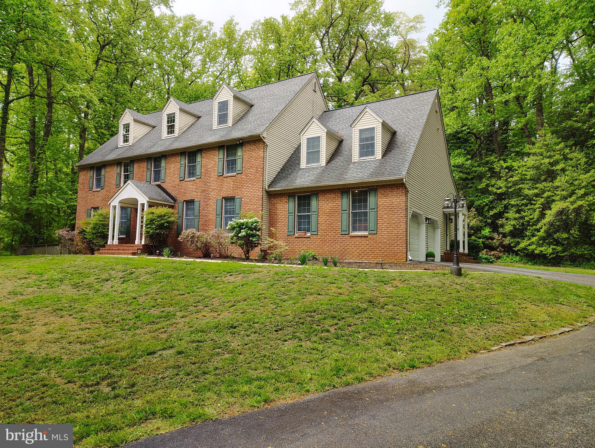 1711 Ritchie Highway Annapolis, MD 21409 - Photo 1 of 16 a front view of a house with a garden
