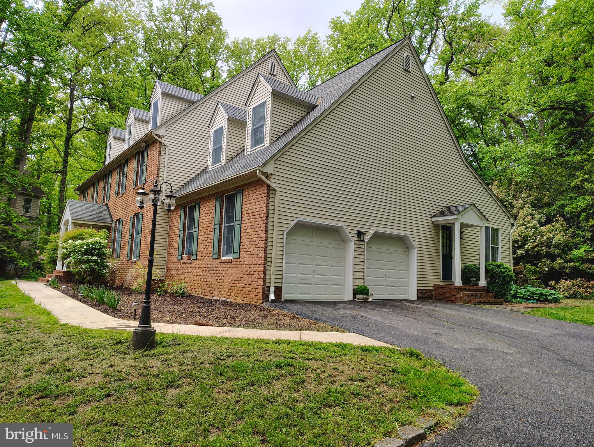 1711 Ritchie Highway Annapolis, MD 21409 - Photo 2 of 16 a front view of a house with yard
