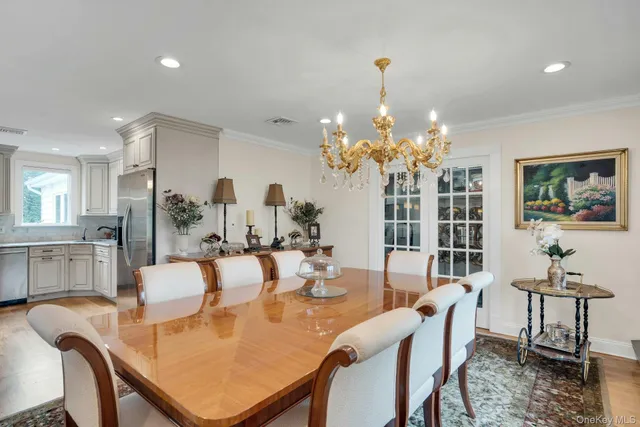 $1,599,000 | 1 Regency Lane, Dix Hills, NY 11746