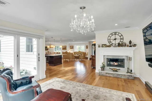 $1,599,000 | 1 Regency Lane, Dix Hills, NY 11746