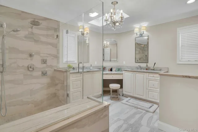 $1,599,000 | 1 Regency Lane, Dix Hills, NY 11746