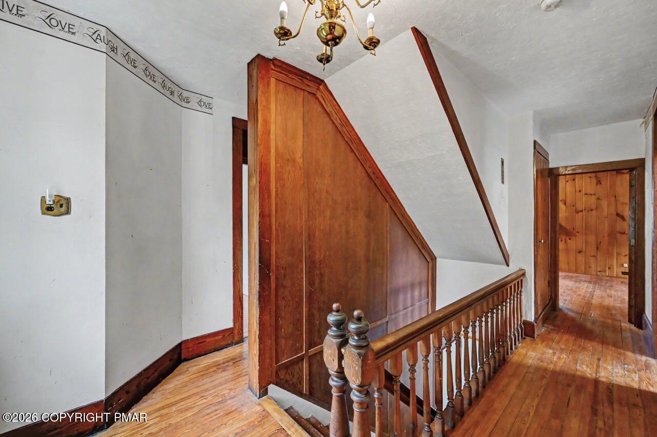 239 Meadowside Road Mount Pocono, PA 18344 - Photo 28 of 75 Classic Woodwork & Trim
