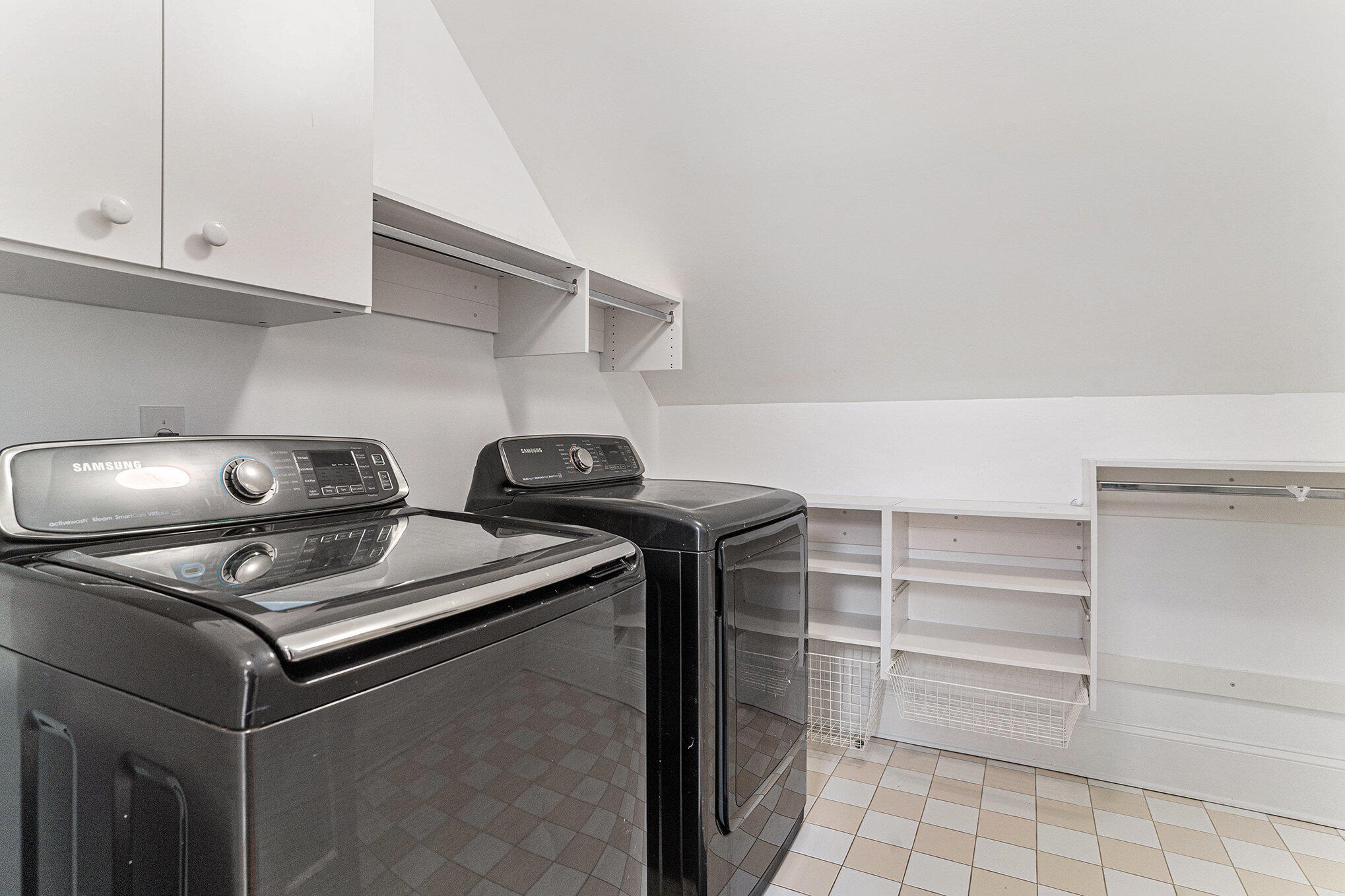 42 Isle Of Hope Road Mount Pleasant, SC 29464 - Photo 20 of 37 Laundry Room