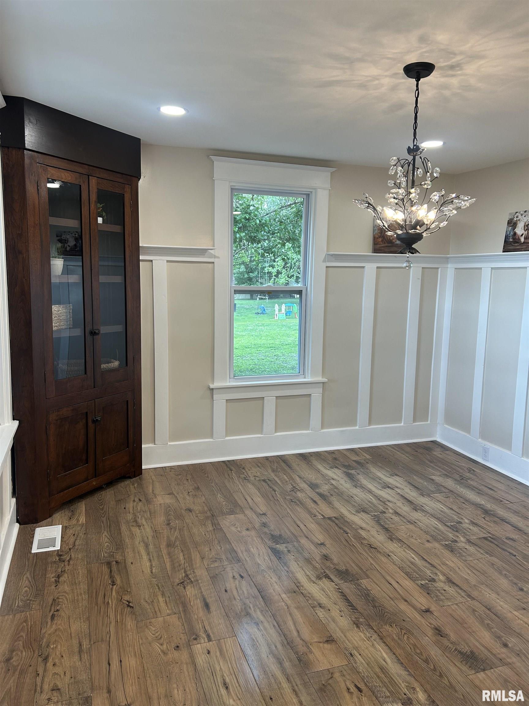 341 Wilson Street Mendon, IL 62351 - Photo 3 of 14