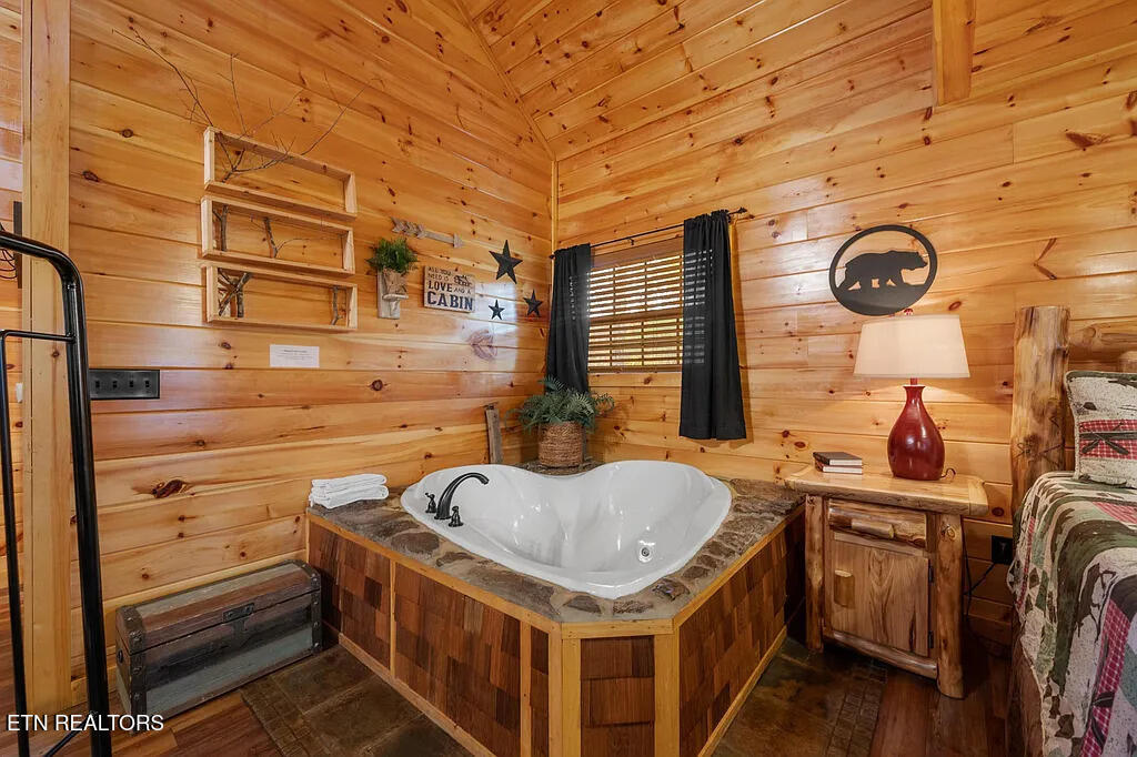 1930 Kinfolks Ridge Way Pigeon Forge, TN 37876 - Photo 13 of 24 13 - Tub
