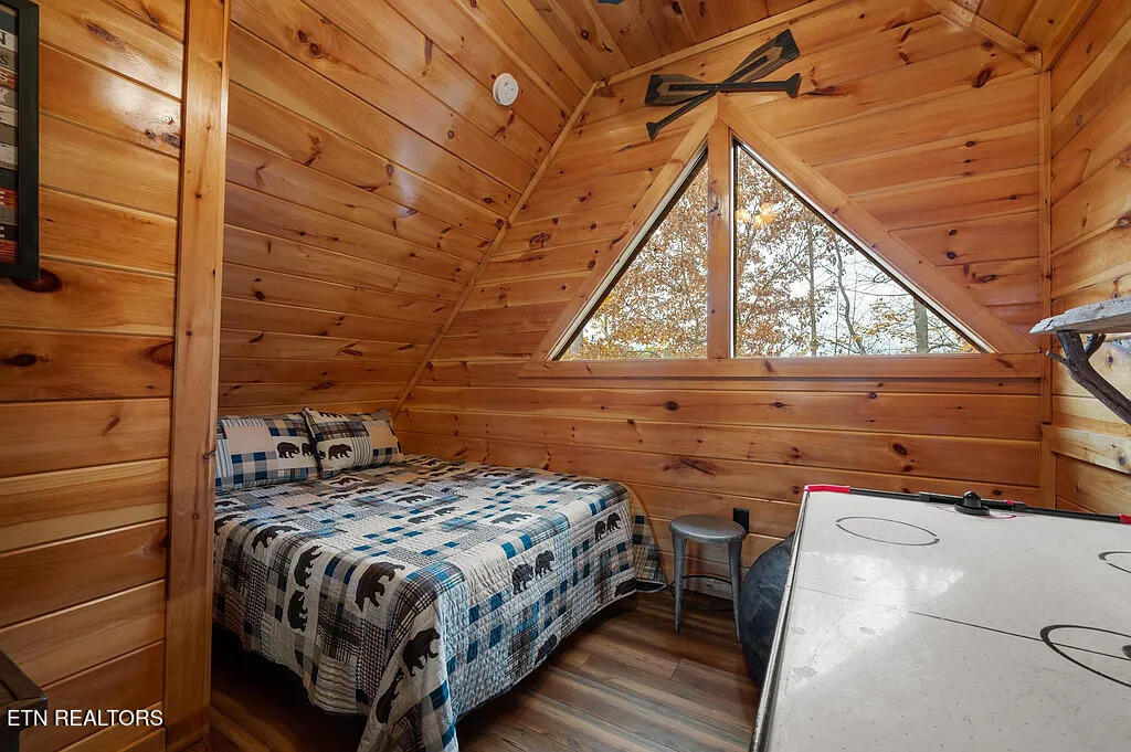 1930 Kinfolks Ridge Way Pigeon Forge, TN 37876 - Photo 16 of 24 16 - Room 1