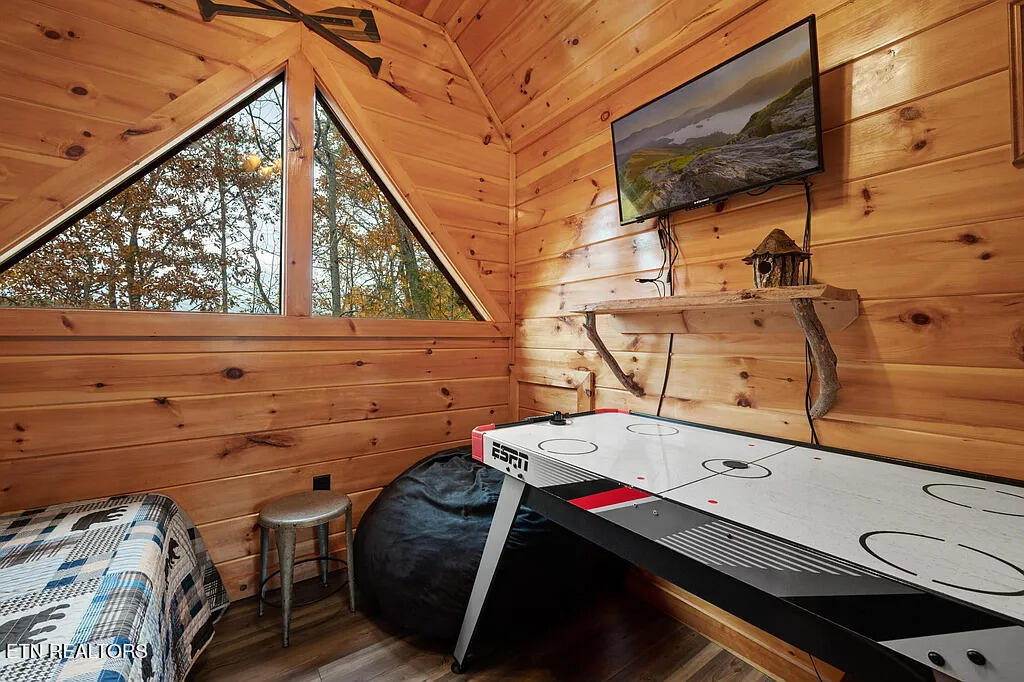 1930 Kinfolks Ridge Way Pigeon Forge, TN 37876 - Photo 18 of 24 18 - Room 1