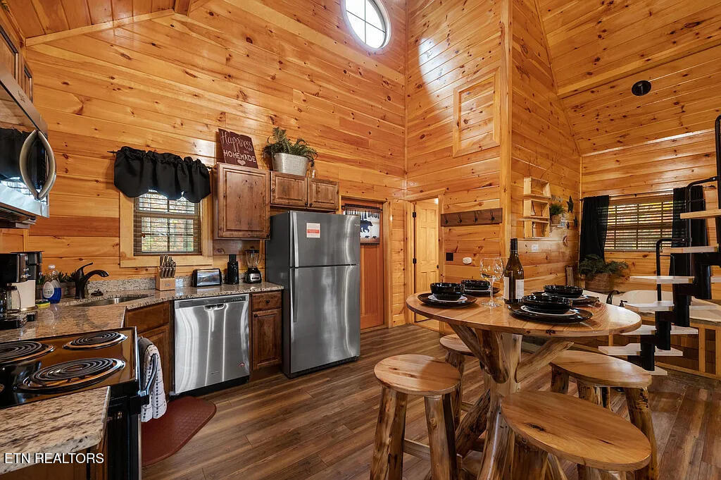 1930 Kinfolks Ridge Way Pigeon Forge, TN 37876 - Photo 7 of 24 7 - Door