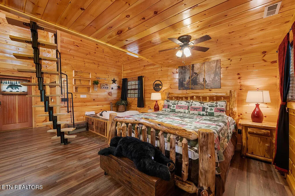 1930 Kinfolks Ridge Way Pigeon Forge, TN 37876 - Photo 10 of 24 10 - Bed