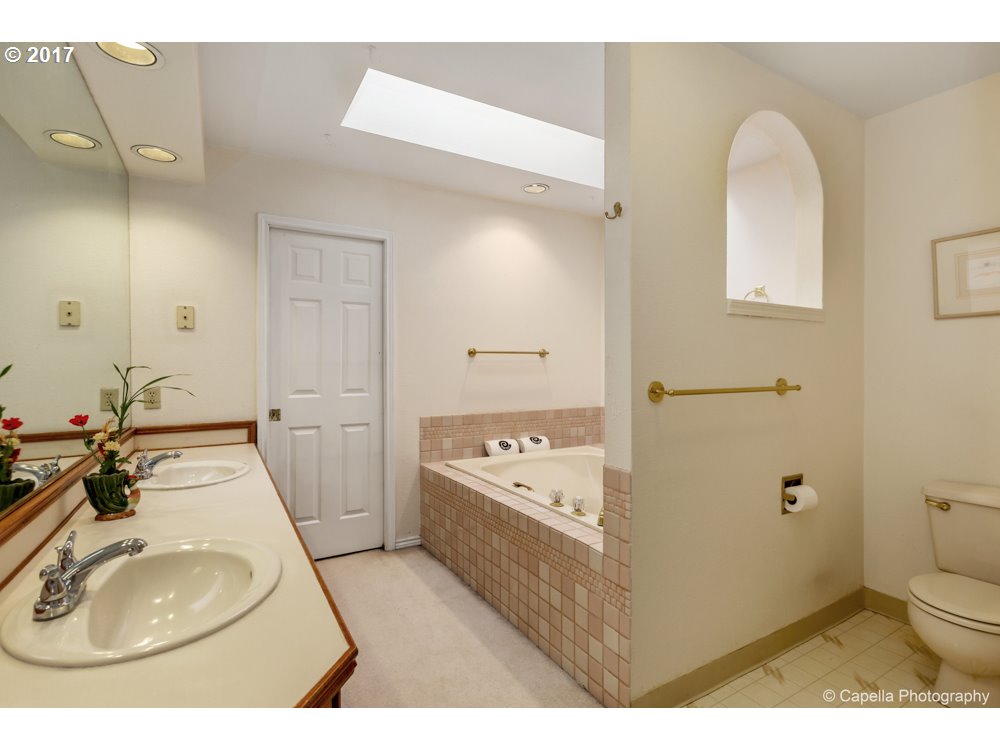 8165 Southwest Sorrento Road Beaverton, OR 97008 - Photo 11 of 20 Attached Bathroom