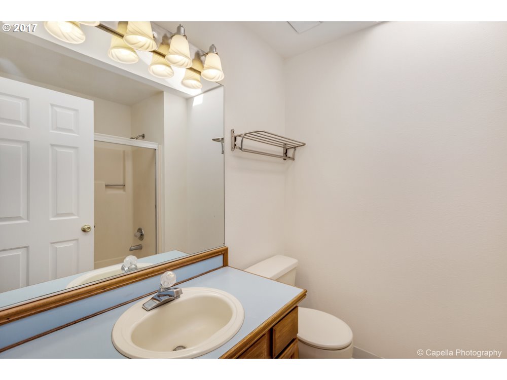 8165 Southwest Sorrento Road Beaverton, OR 97008 - Photo 16 of 20 Bathroom