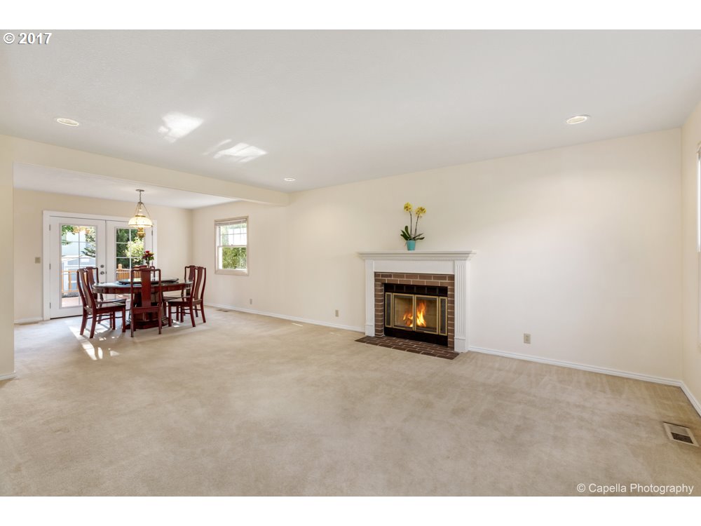8165 Southwest Sorrento Road Beaverton, OR 97008 - Photo 8 of 20 Living Room/Dining Room