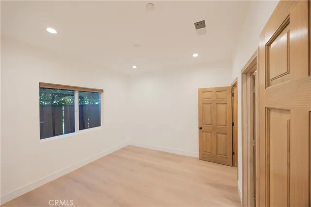 $4,995 | 19617 West Oxnard Street, Tarzana, CA 91356