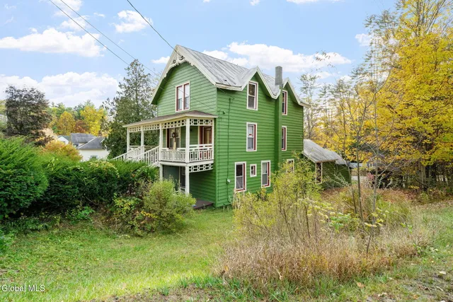 $239,999 | 315 Lake Avenue, Lake Luzerne, NY 12846