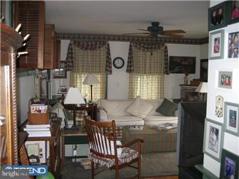 228 Maple Avenue Delanco, NJ 08075 - Photo 5 of 12 Family Room
