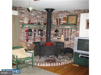 228 Maple Avenue Delanco, NJ 08075 - Photo 6 of 12 Family Room