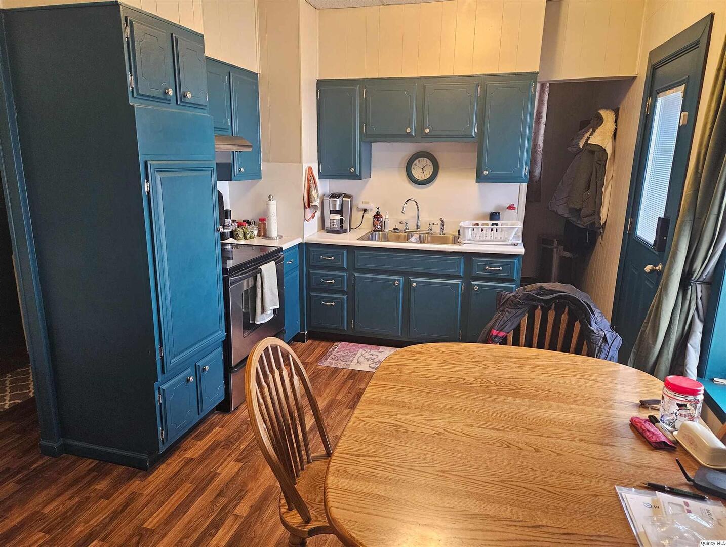 933 Adams Street Quincy, IL 62301 - Photo 12 of 26 a room with a bed and furniture