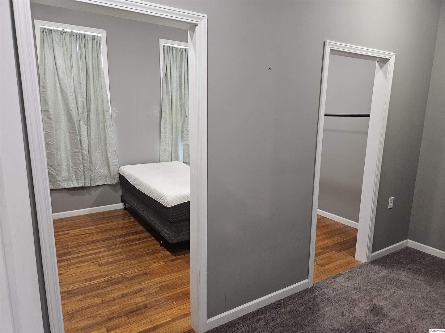 933 Adams Street Quincy, IL 62301 - Photo 17 of 26 a bathroom with a sink and a mirror