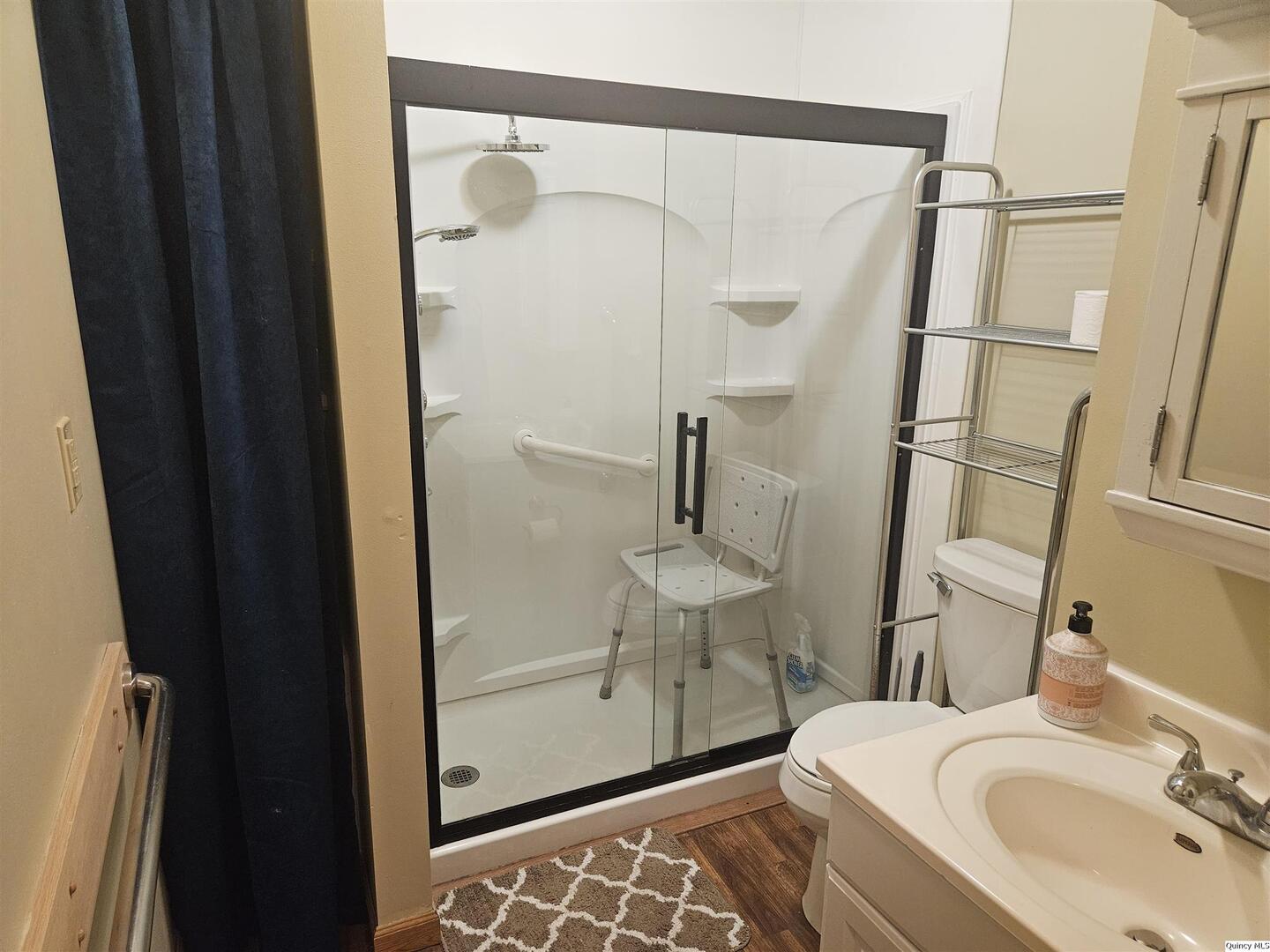 933 Adams Street Quincy, IL 62301 - Photo 19 of 26 a bathroom with a sink and a mirror