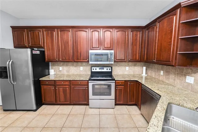 $2,400 | 11435 Cambray Creek Loop, Riverview, FL 33579