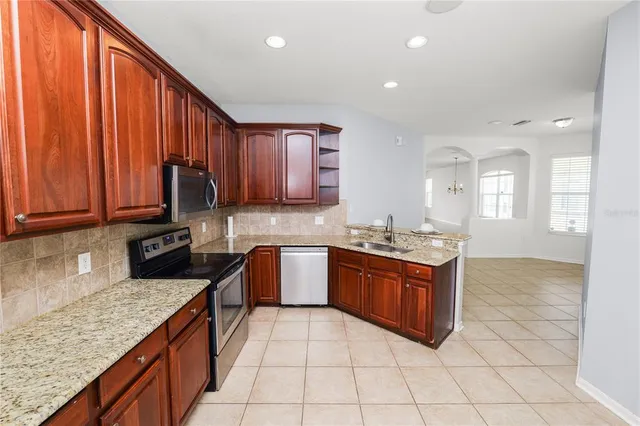 $2,400 | 11435 Cambray Creek Loop, Riverview, FL 33579