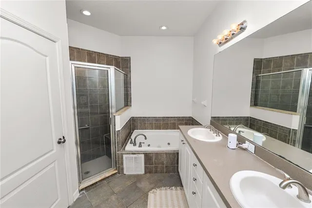 $2,400 | 11435 Cambray Creek Loop, Riverview, FL 33579