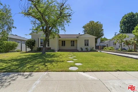 $1,549,000 | Undisclosed Address, Sherman Oaks, CA 91423