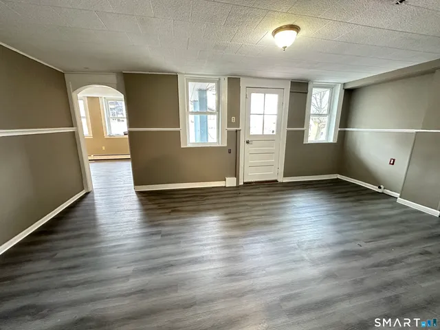 $2,450 | 40 Oak Street, Unit 1, Windsor Locks, CT 06096