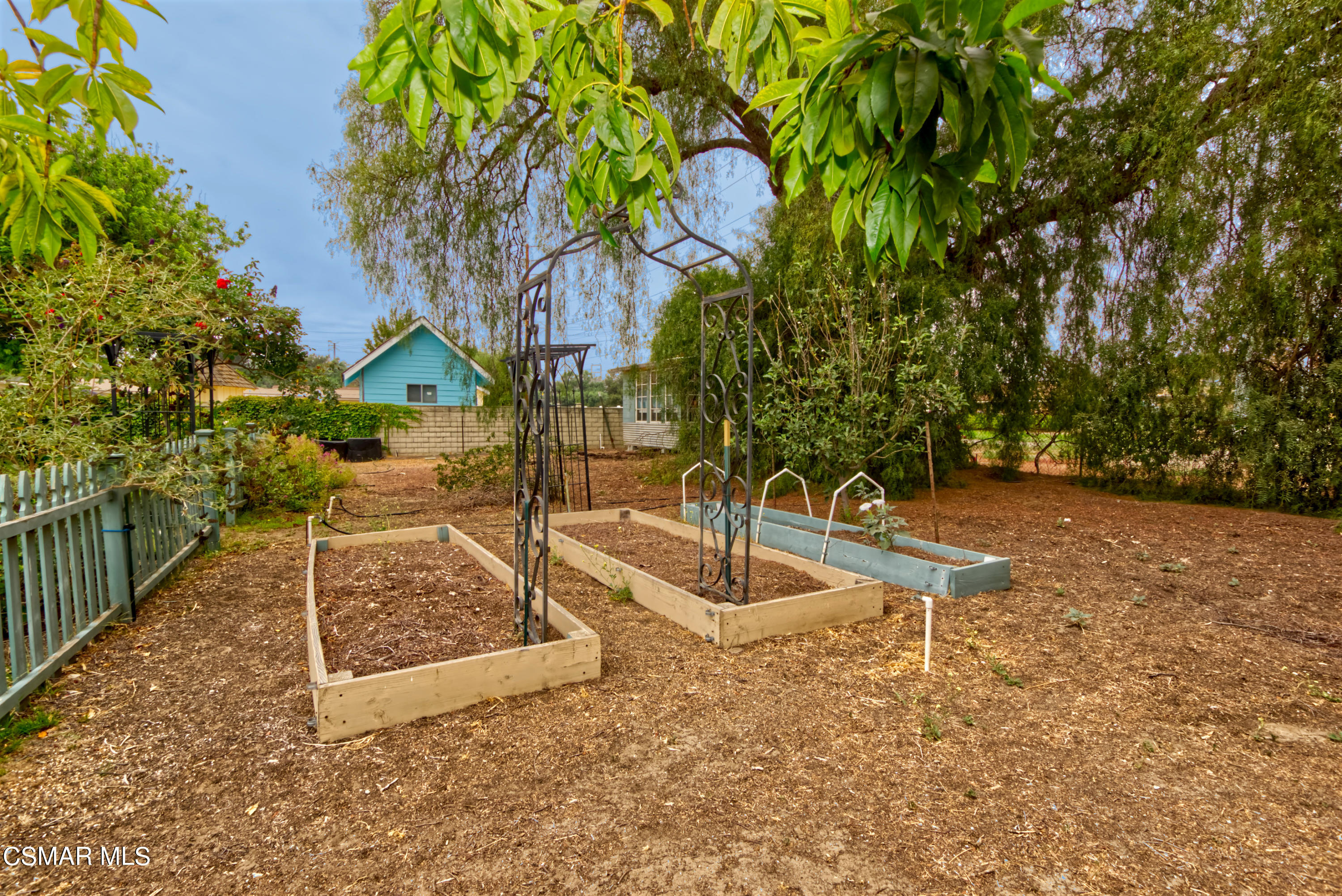 4888 Mira Sol Drive Moorpark, CA 93021 - Photo 28 of 39 a view of a backyard