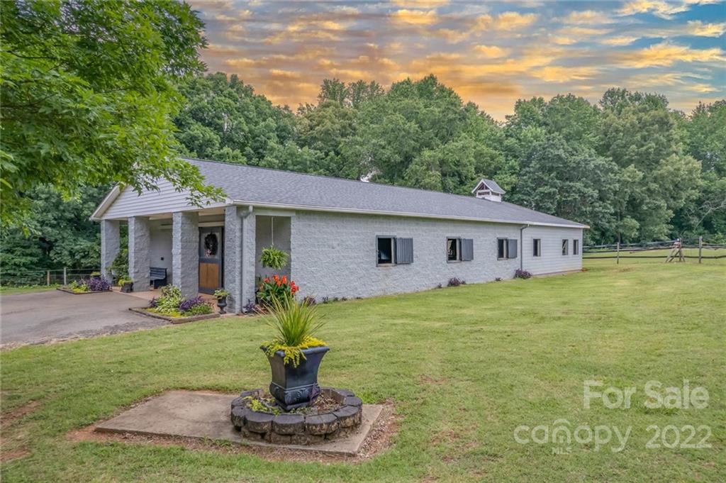 1434 Burke Road Shelby, NC 28152 - Photo 4 of 44 Gallery Image 4