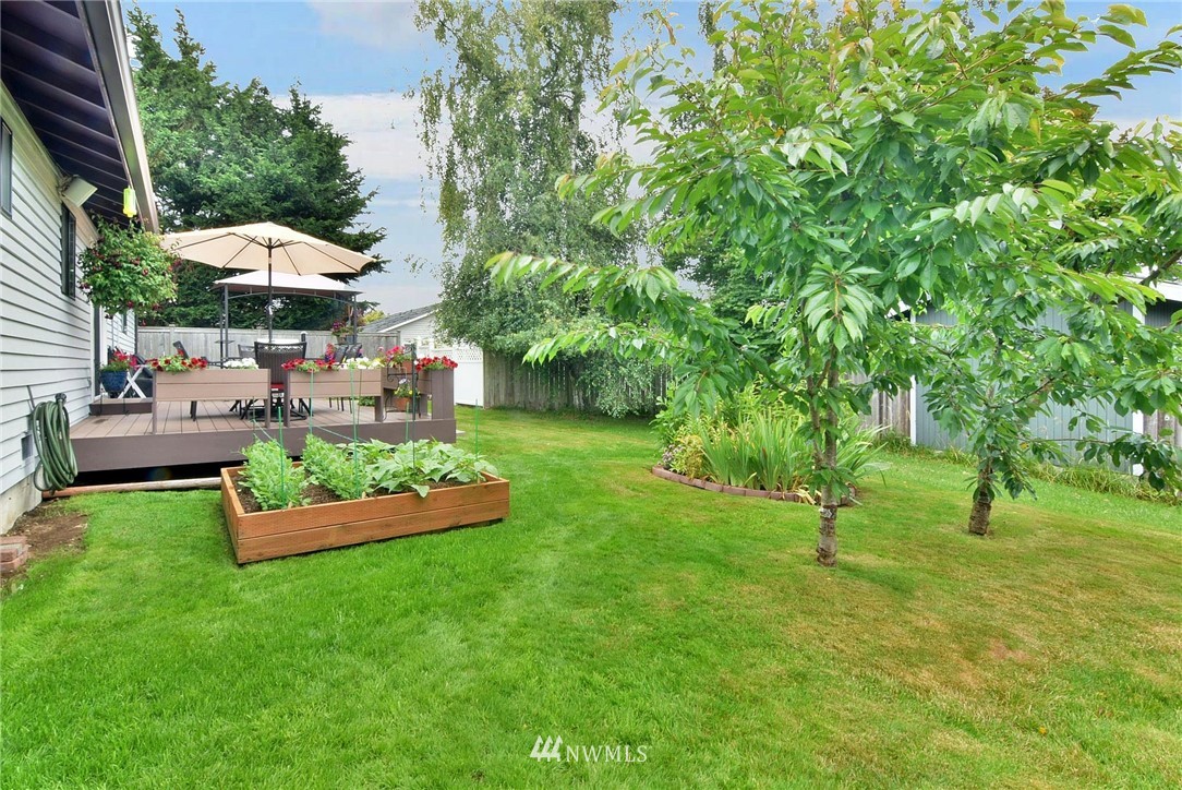 7709 Upper Ridge Road Everett, WA 98203 - Photo 22 of 24 a garden view with a seating space
