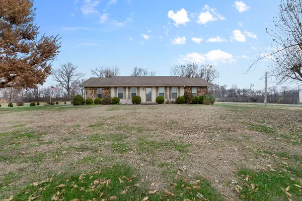 $239,900 | 24250 Hanging Rock Road, McClure, IL 62957